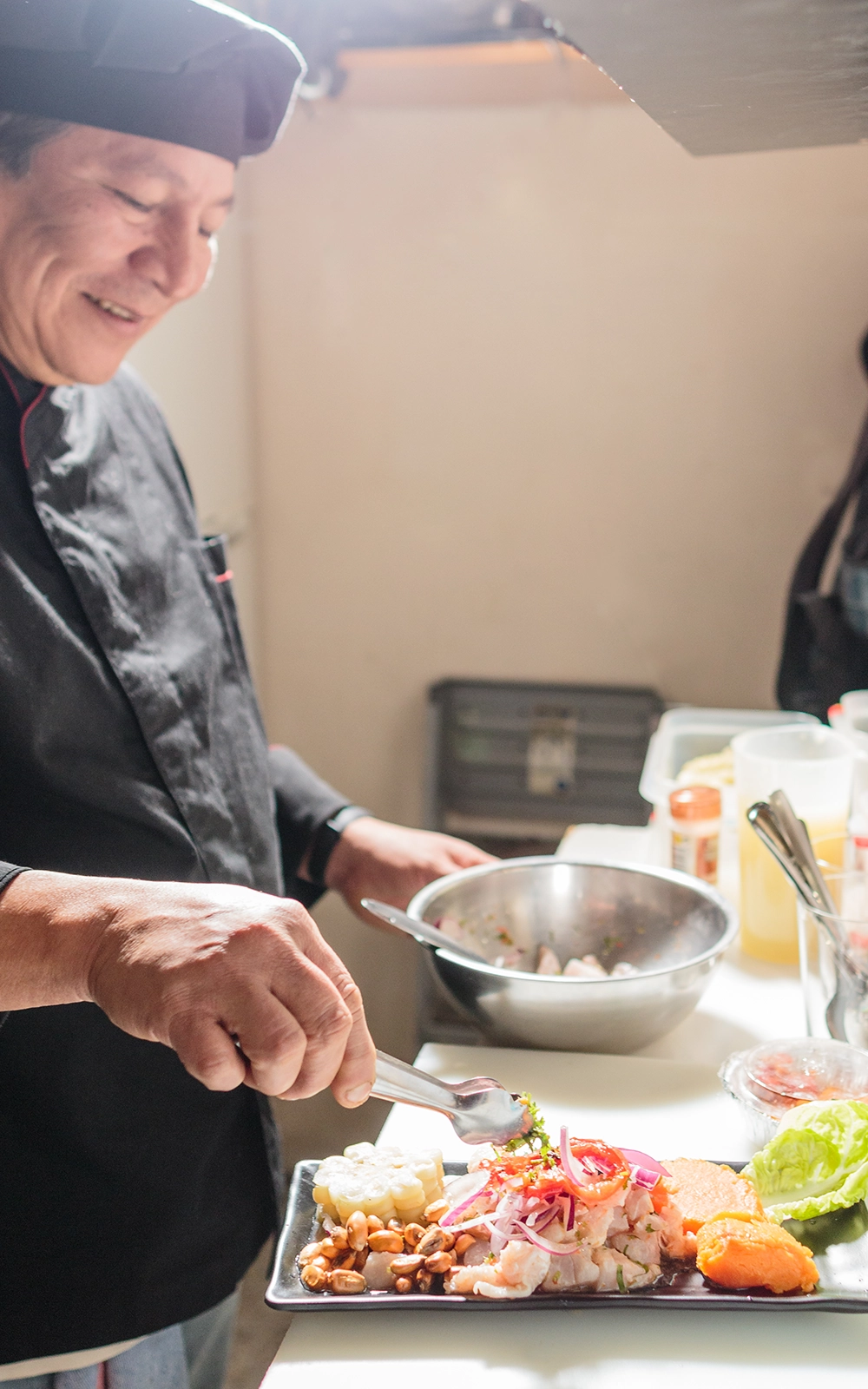 Chef preparando ceviche